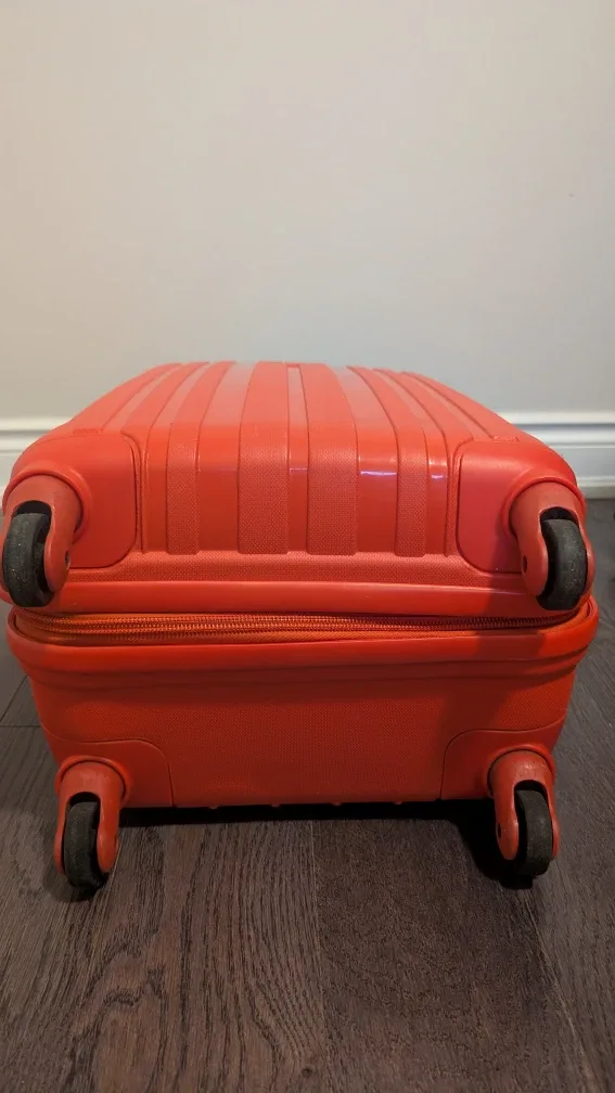Red Luggage Case image indicator(7)