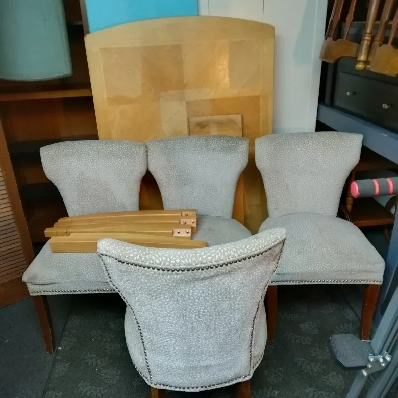 Table and 4 butifule chears