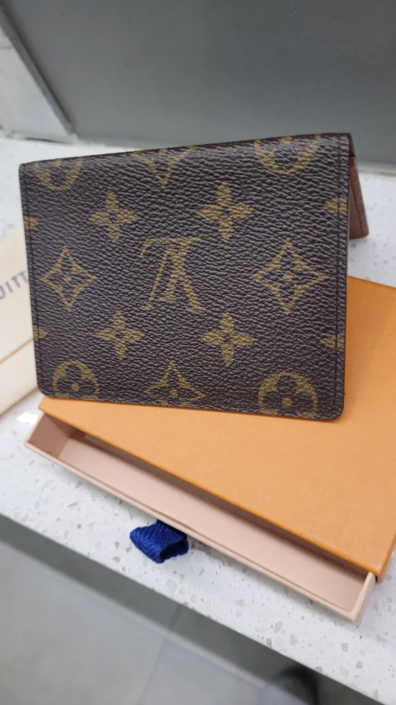 Authentic Louis Vuitton image indicator(3)