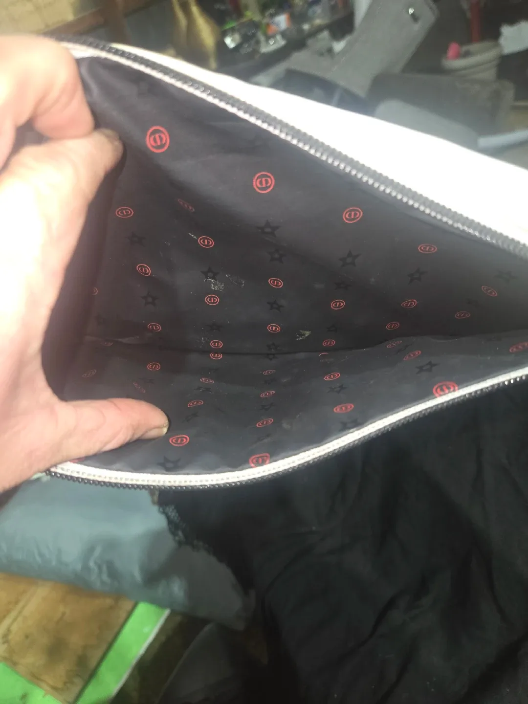 Dior White Pouch image indicator(3)