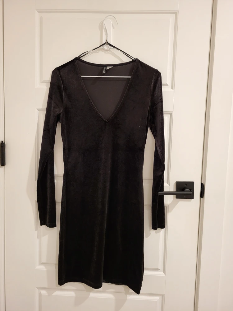 H&M Black Velvet Mini Dress - Size 8