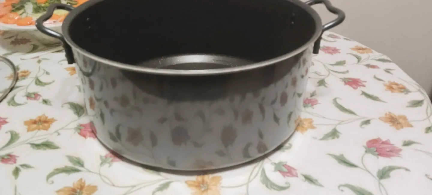 Large Stock Pot with Lid image indicator(3)
