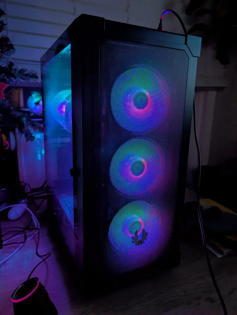 Custom Gaming PC - AMD Radeon R9 200 Series image indicator(3)