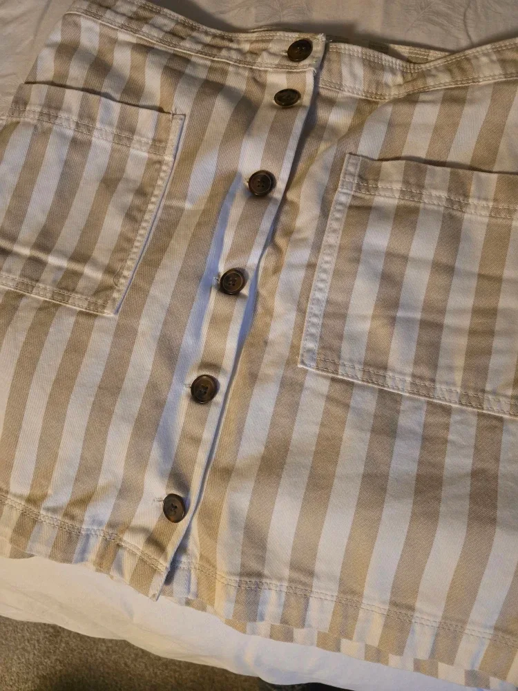 Old Navy Striped Skirt - Size 8 image indicator(4)