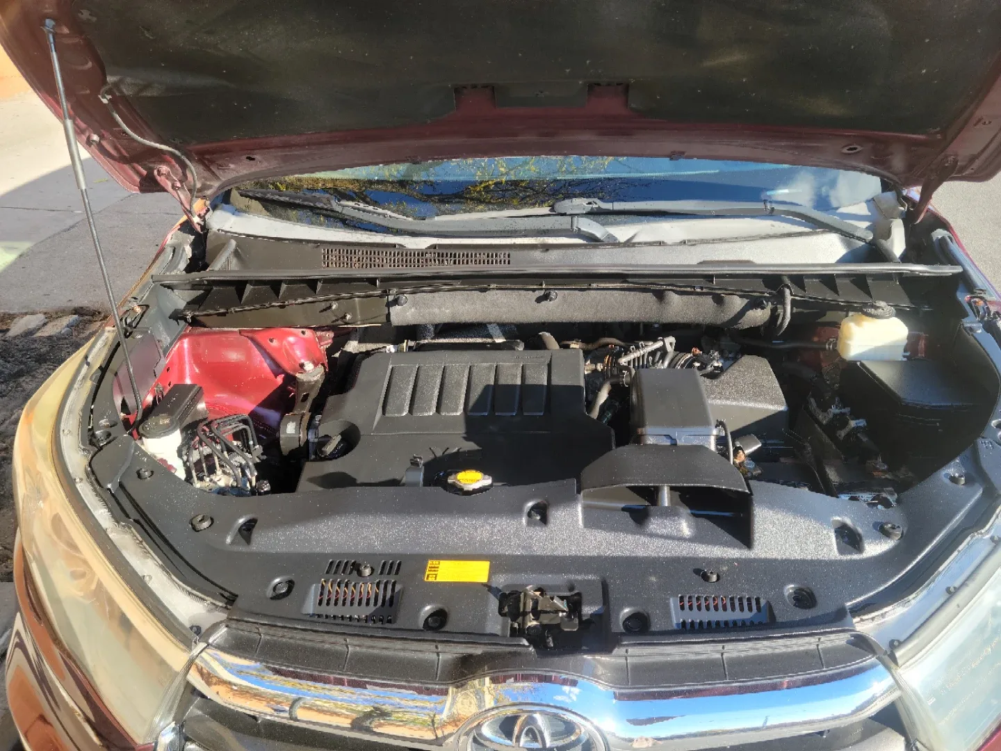 Toyota Highlander SUV - Burgundy image indicator(7)