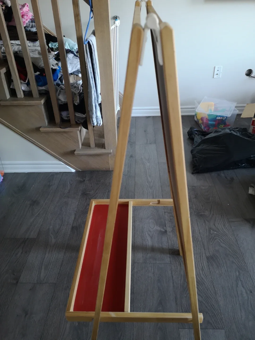 Kids Easel - Whiteboard & Chalkboard image indicator(2)