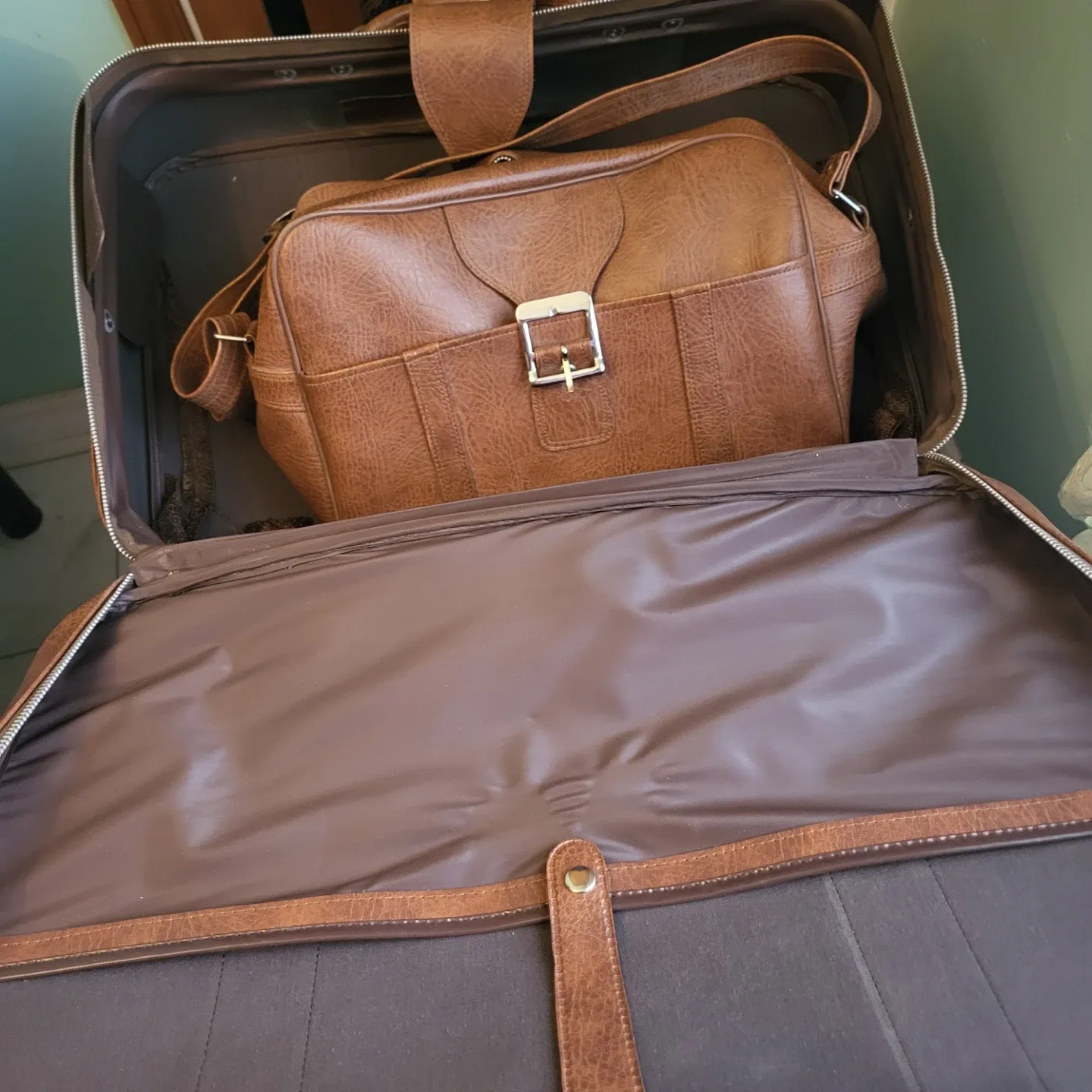 Vintage Brown Suitcase with handbag image indicator(3)
