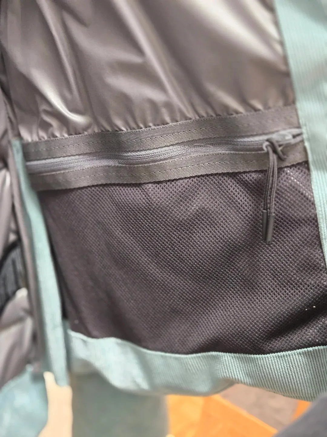 Helly Hansen Corduroy Puffer Jacket, Size M image indicator(5)