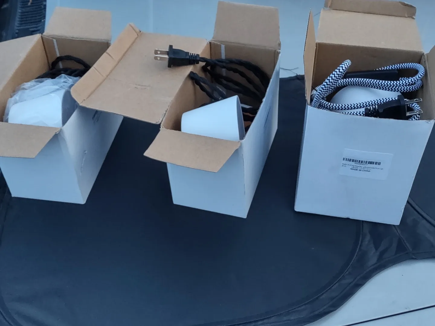 Set of 3 White Table Lamps image indicator(7)