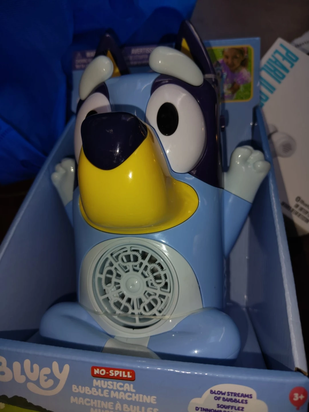 🥕Bluey No-Spill Musical Bubble Machine - New in Box!