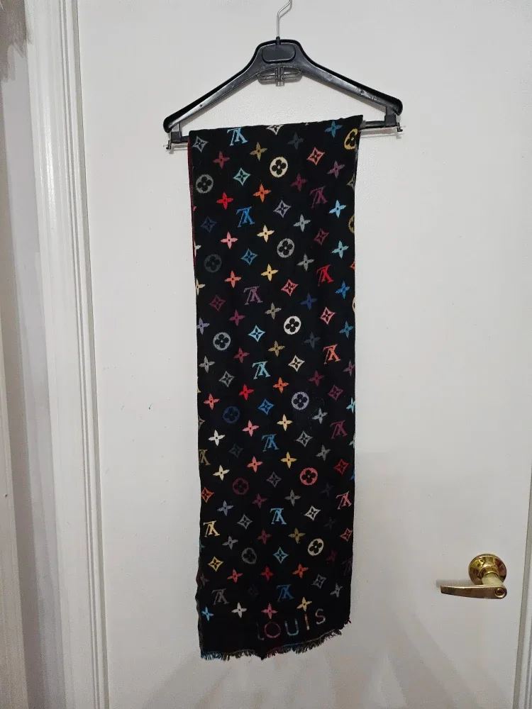 Lv Shawl Black