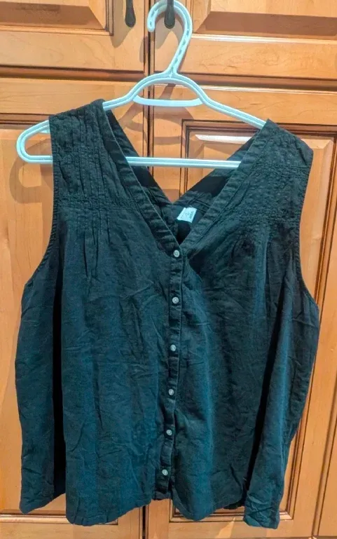 Old Navy Black Sleeveless Top - XL