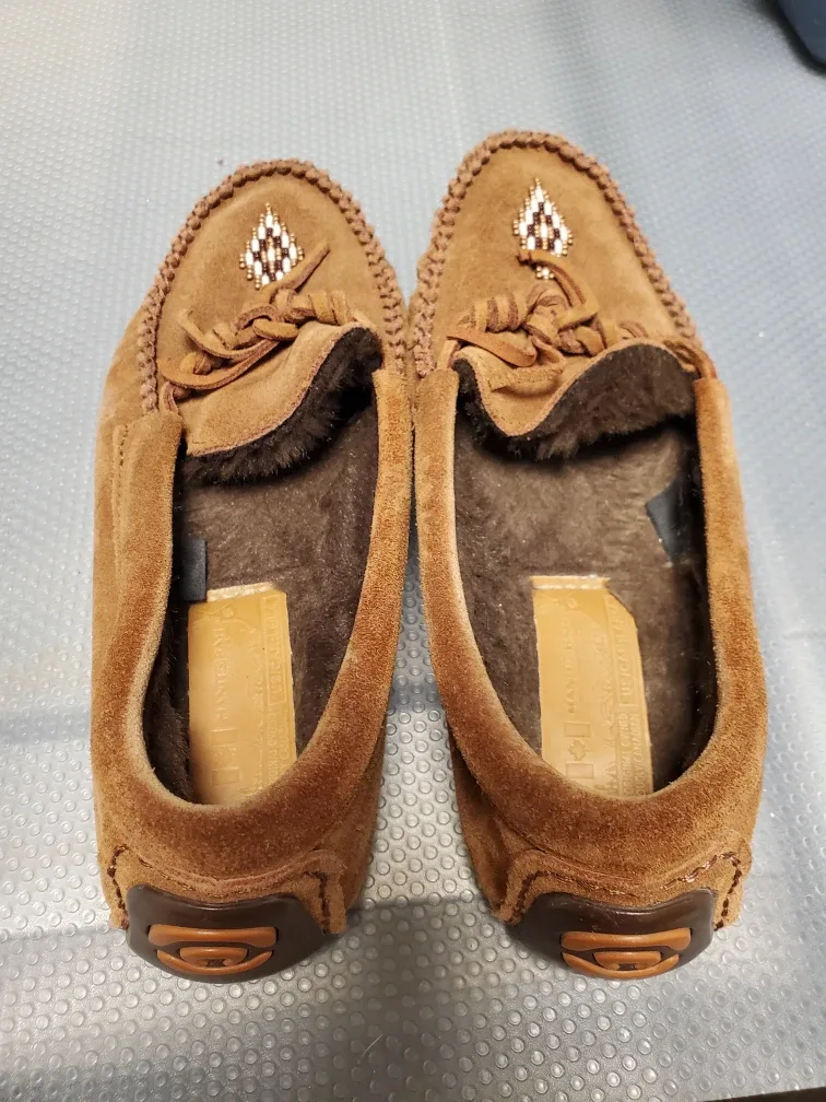 Manitobah Mukluks Moccasins Size L6/M4 image indicator(2)