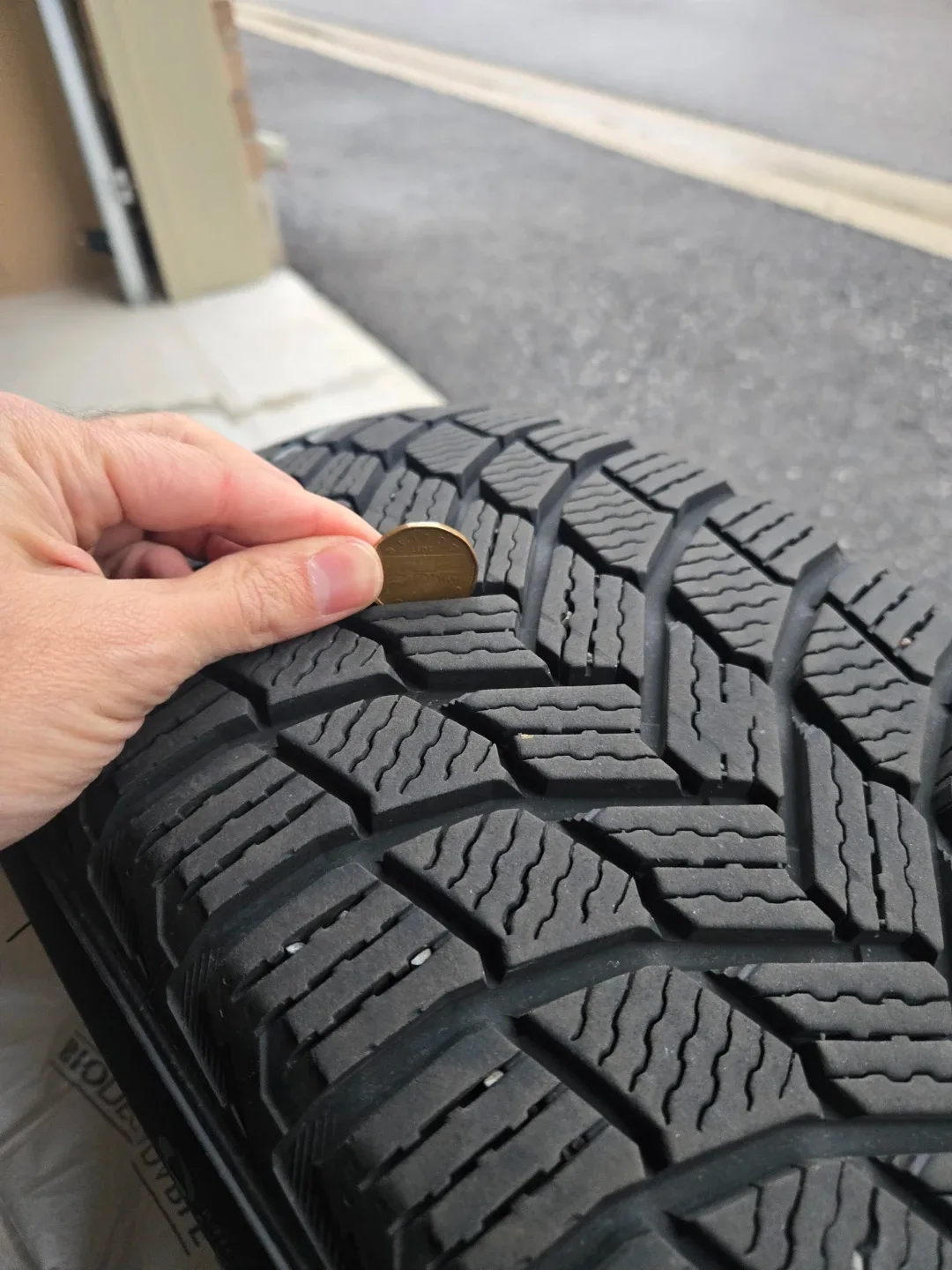 Michelin X-Ice winter tires on rims 215/60 R17 image indicator(2)