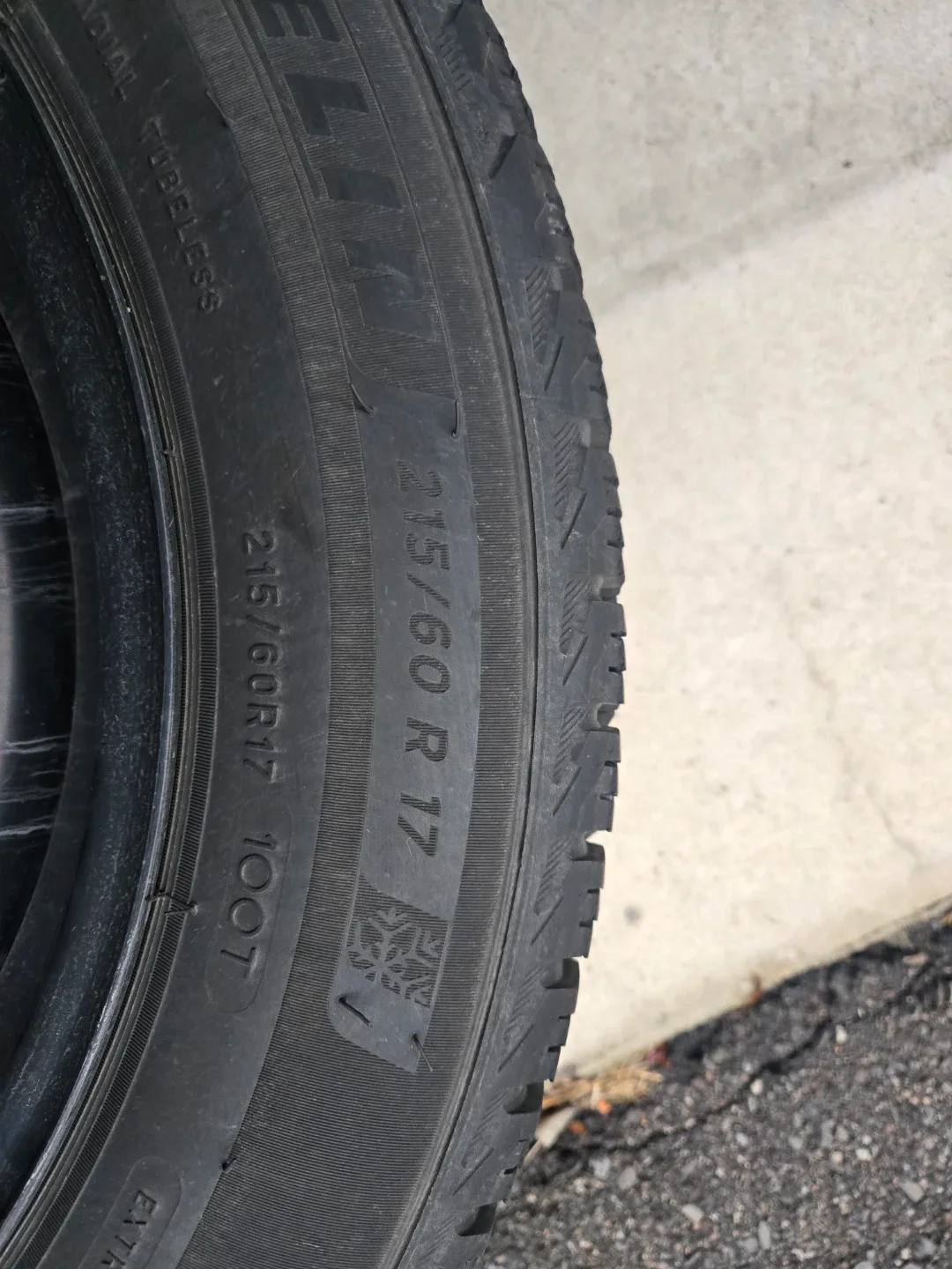 Michelin X-Ice winter tires on rims 215/60 R17 image indicator(3)