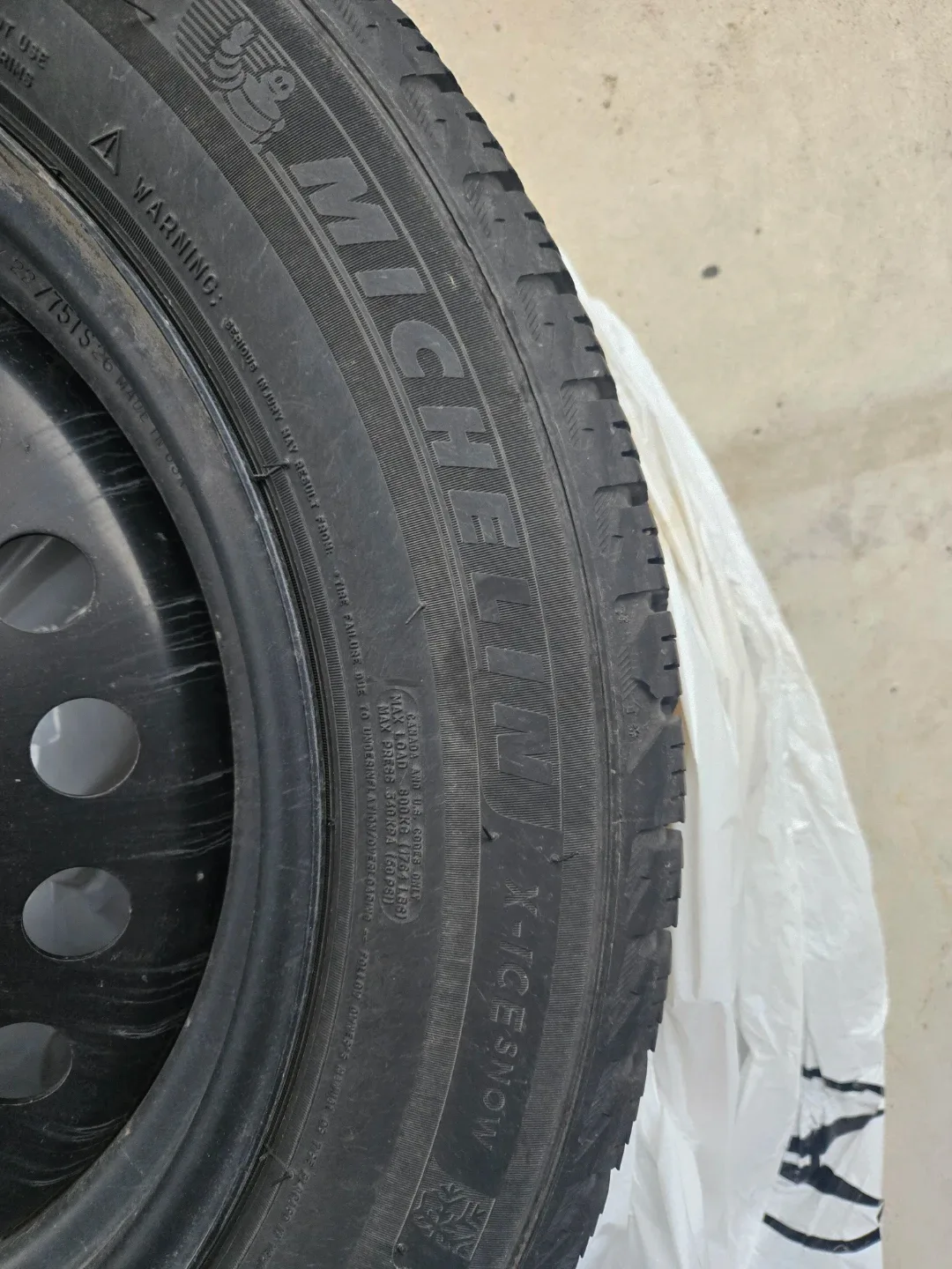 Michelin X-Ice winter tires on rims 215/60 R17 image indicator(4)