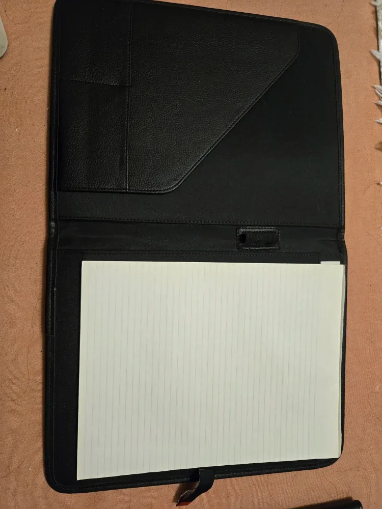 Leather Portfolio image indicator(2)