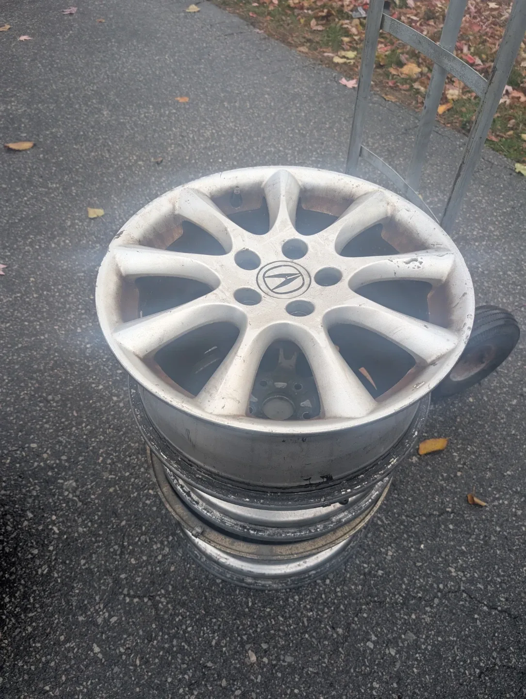 Acura Alloy Rims - Set of 4 image indicator(2)