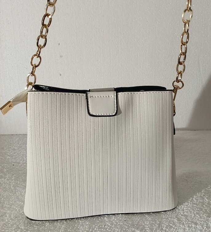 White Shoulder Bag with Gold Chain - photo 4
