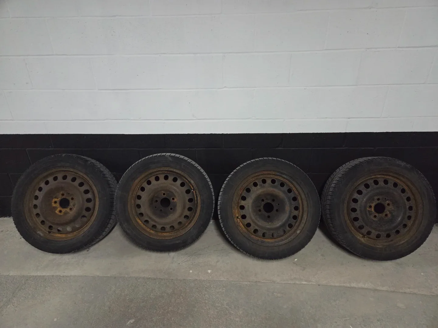 Set of 4 Steel Wheels with Tires 225/50R17