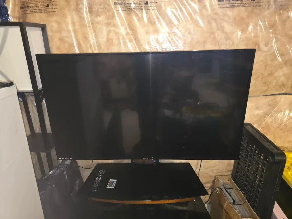 Sanyo TV and Glass Shelf Stand