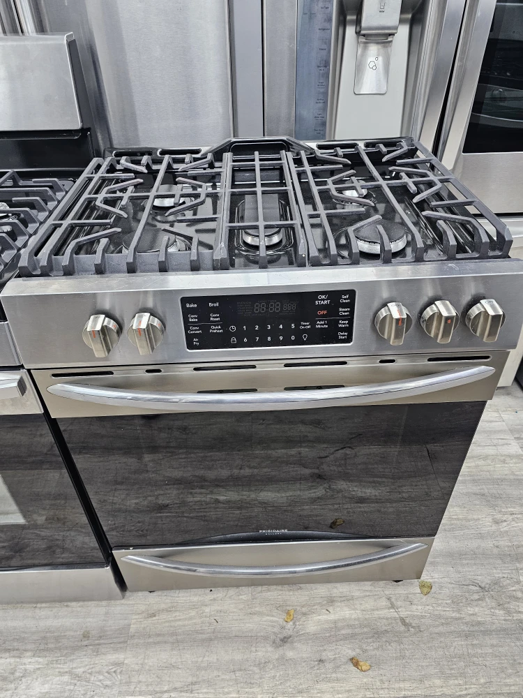 Frigidaire 30in Stainless steel gas stove