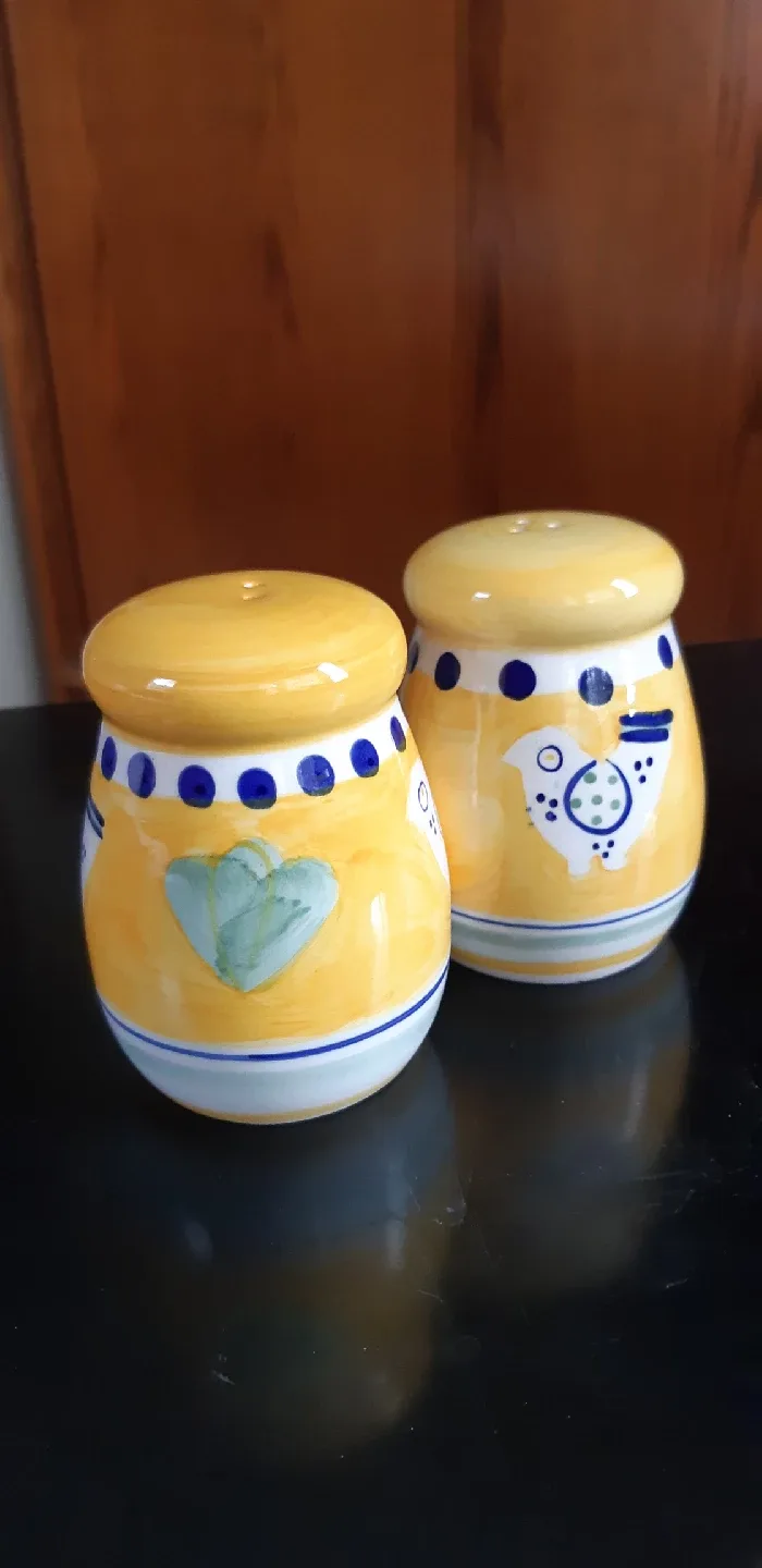 2 Sets of Salt & Pepper Shakers image indicator(2)