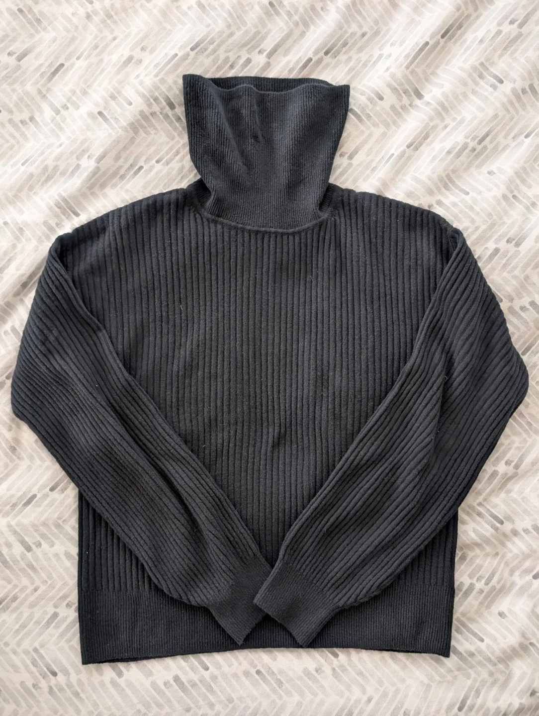 2 x GAP Sweaters image indicator(2)