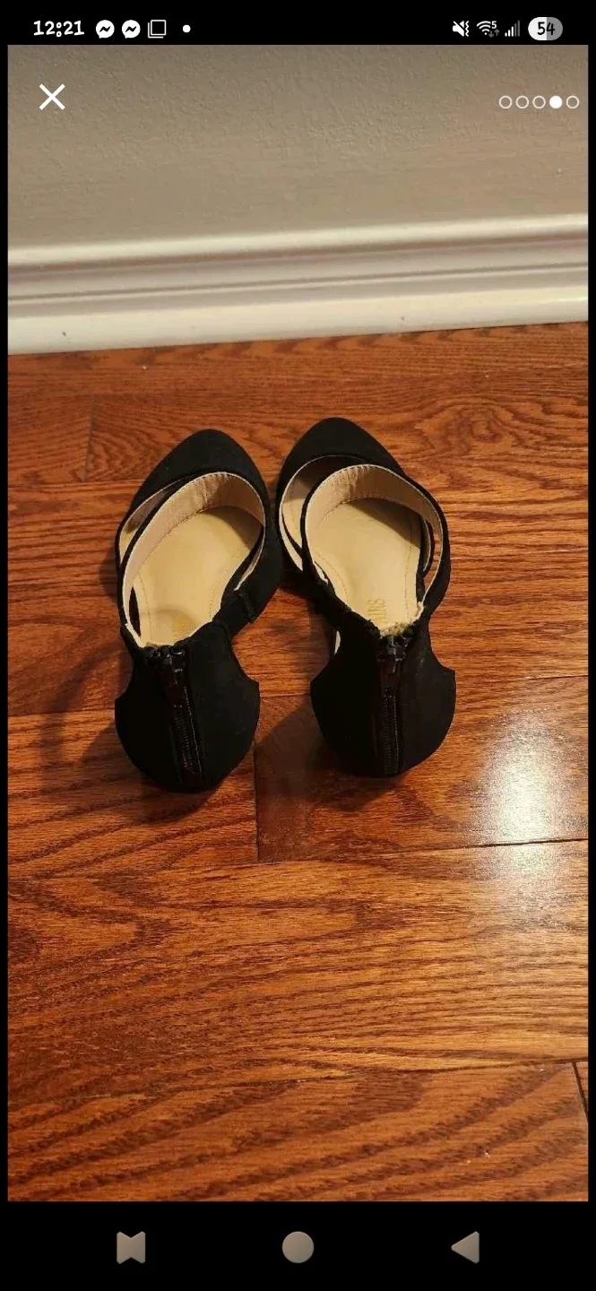 Dream Pairs Black Ankle Strap Flats - Size 5-5.5 image indicator(4)