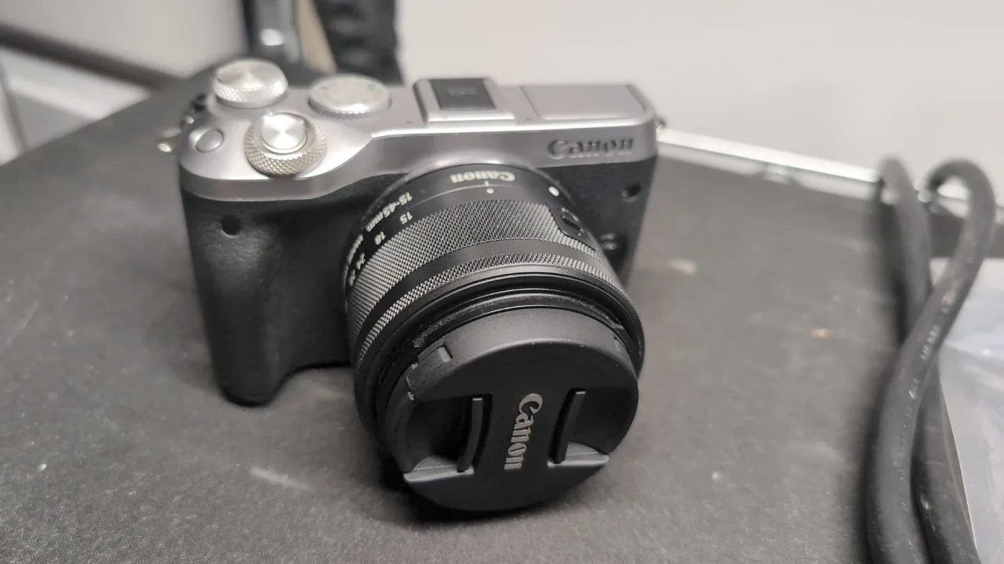 Canon EOS M6 Camera with 15-45mm Lens image indicator(4)