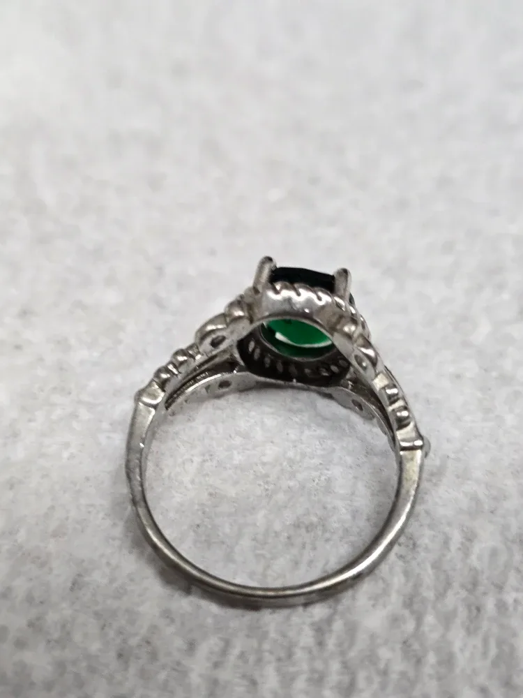 Vintage Green Stone Ring size 8-9 image indicator(3)