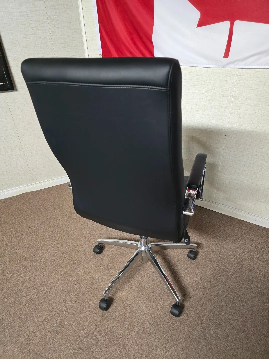Staples Bentura Black  Leather Office Chair image indicator(3)