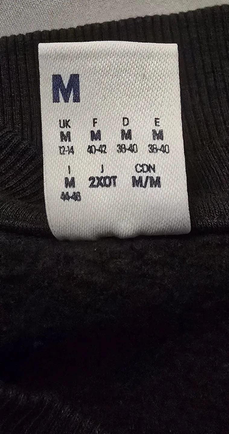 Men's Reebok Black Crewneck Sweatshirt - Size Medium image indicator(9)