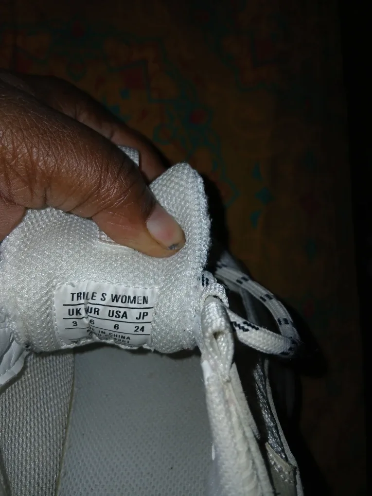 Balenciaga Triple S Women's Sneakers - Size 6 (US) image indicator(5)