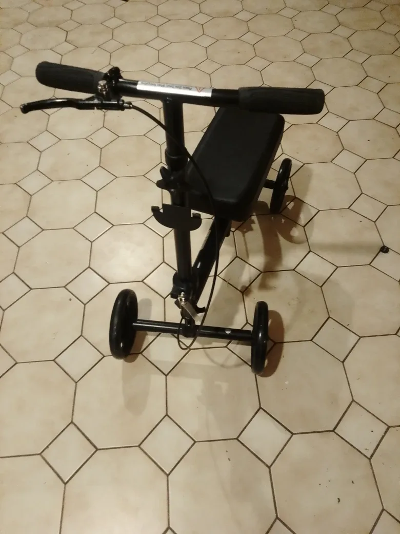 Knee Walker Scooter - Black image indicator(2)