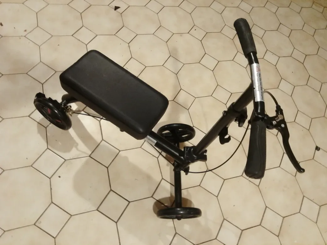 Knee Walker Scooter - Black image indicator(3)