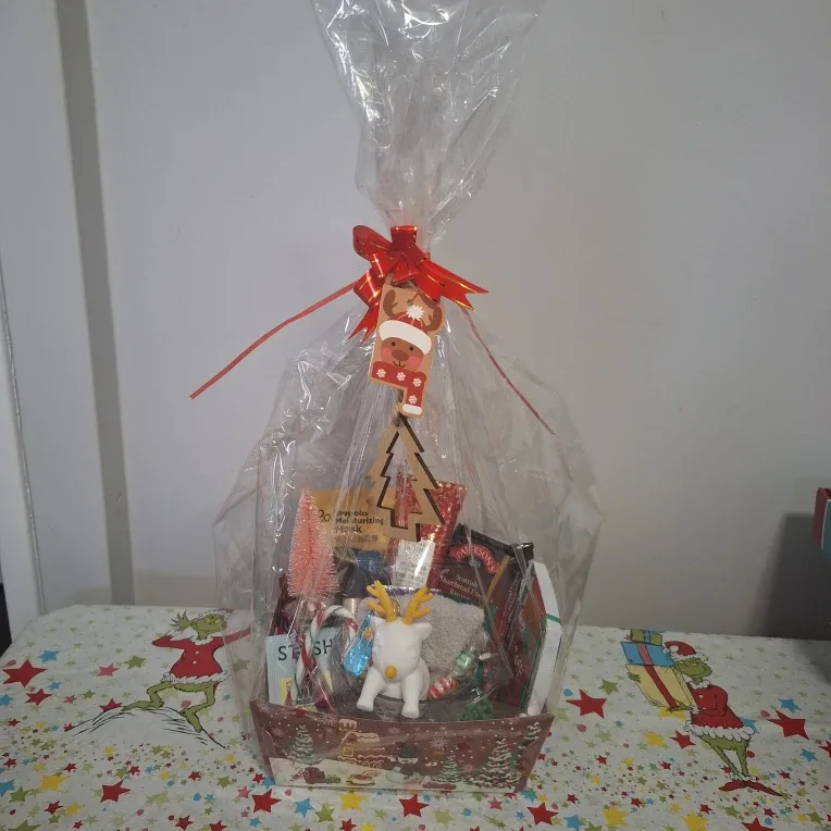 Holiday Gift Basket with Goodies