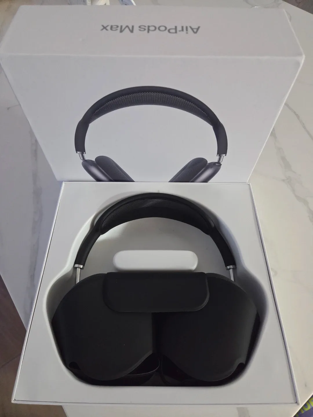 Apple Airpods Max - Black - With Box image indicator(3)