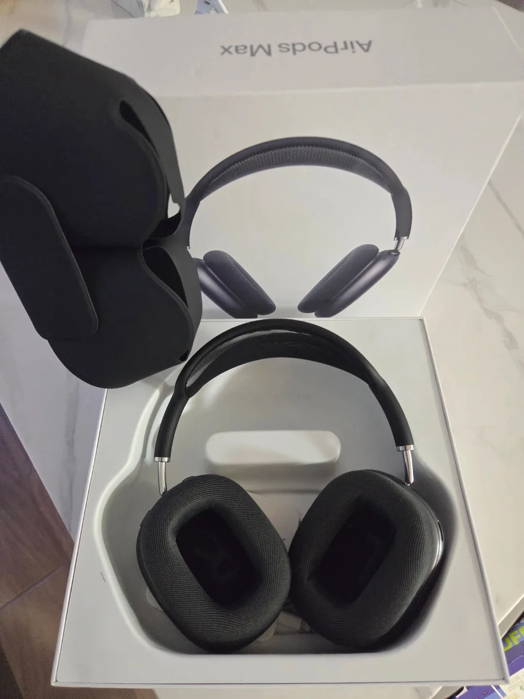 Apple Airpods Max - Black - With Box image indicator(4)