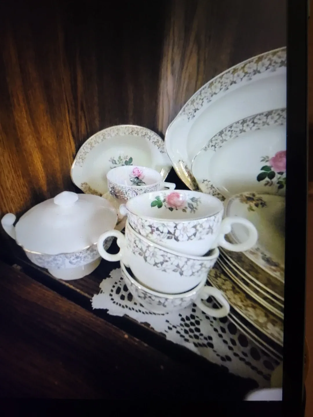 Vintage Floral China Set image indicator(2)