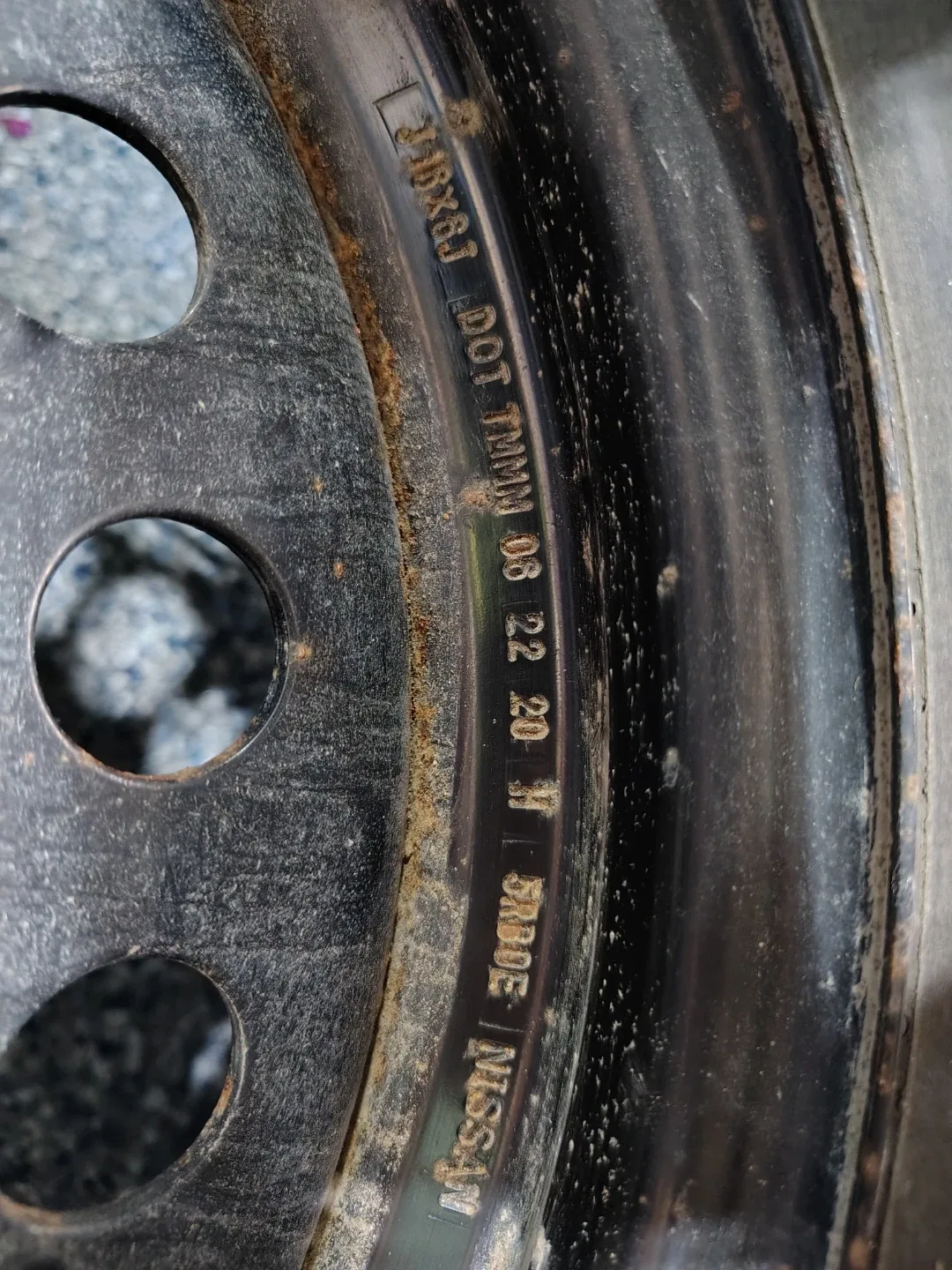 Winter tires (4) size: 205/60/16 mounted on 4 bolt rims image indicator(3)