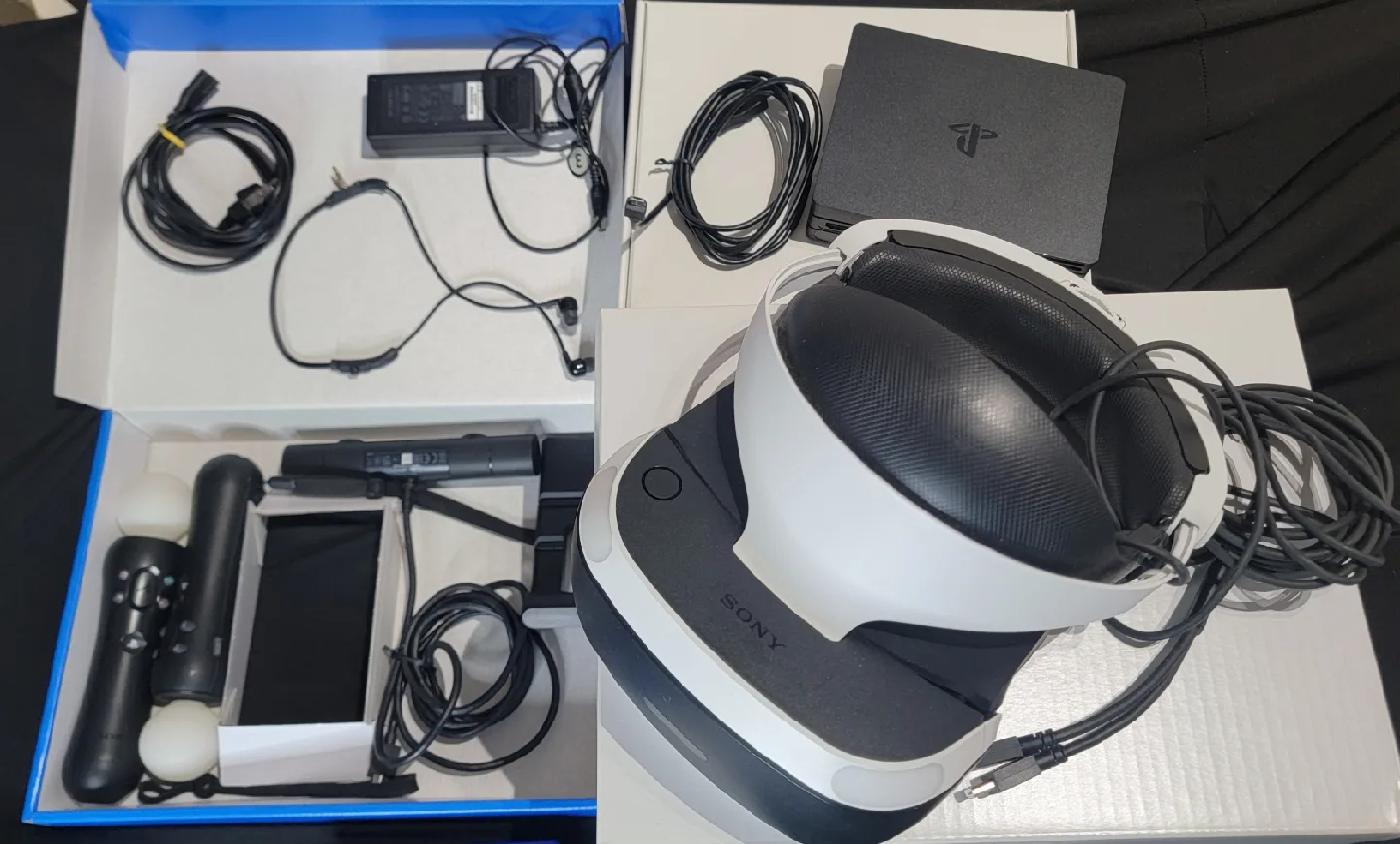 Sony PlayStation VR Bundle - Great Condition! image indicator(8)