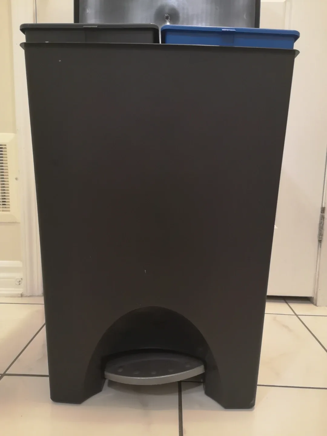 Hamelin Dual Recycling Bin - Made in Canada image indicator(3)