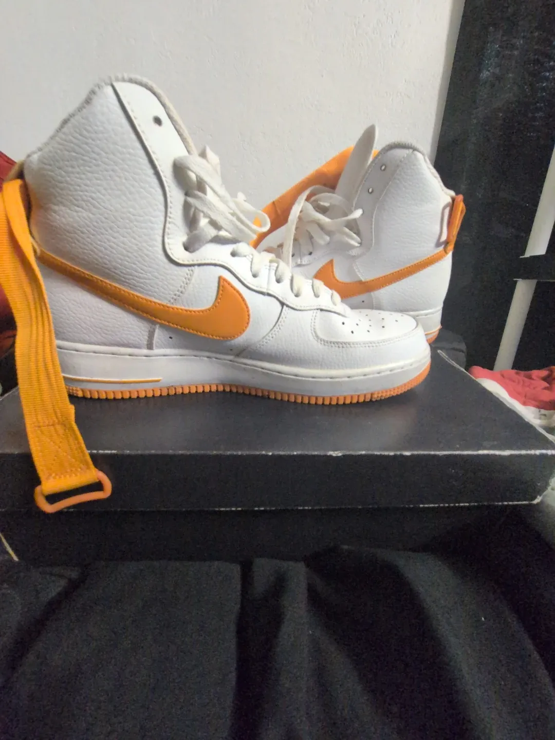 Nike Air Force 1 High '07 White/Orange Size US 11 image indicator(3)