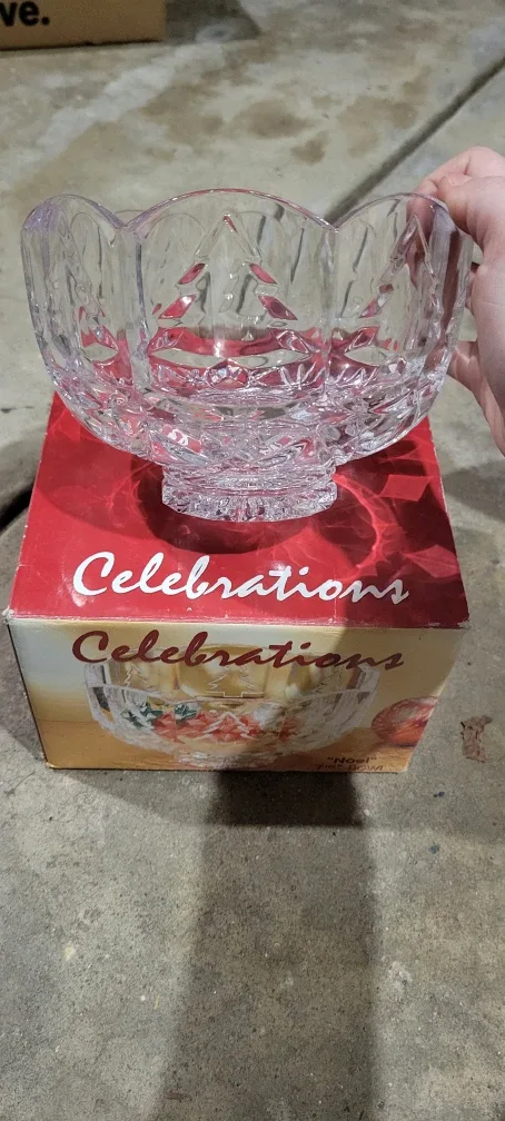 Crystal Glass Noel Bowl with Box image indicator(3)