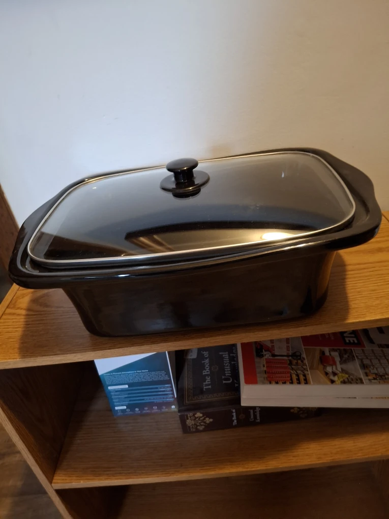 Roast pot with lid