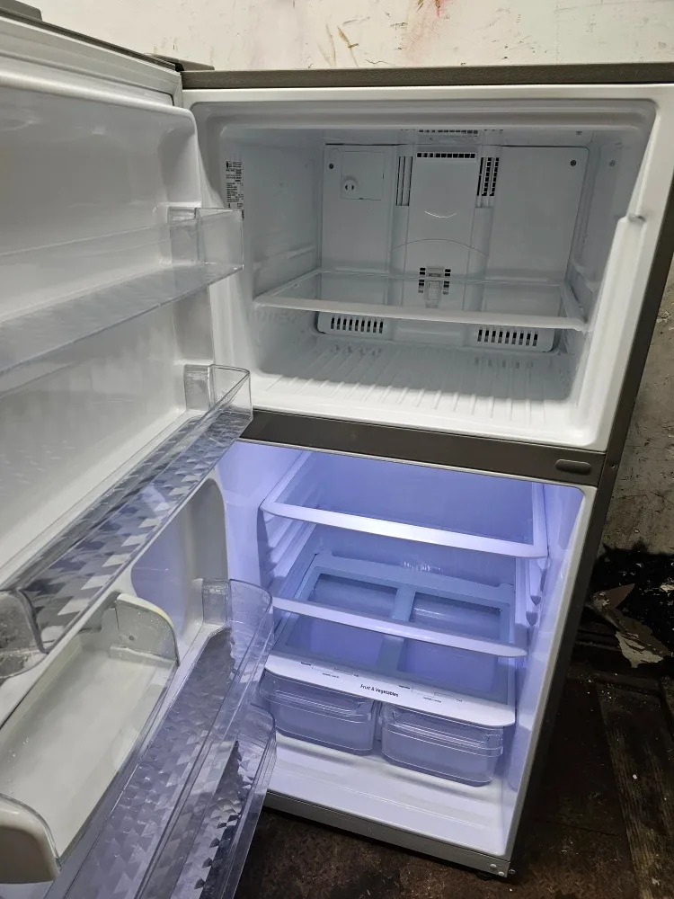 LG 30in Stainless steel refrigerator image indicator(2)