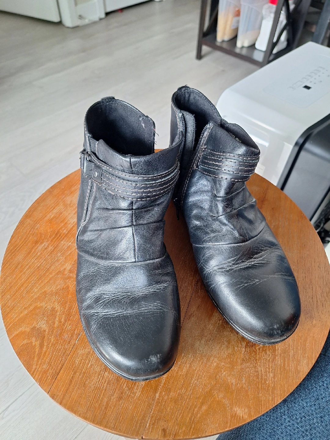 Earth Origins Black Leather Ankle Boots - Size 8