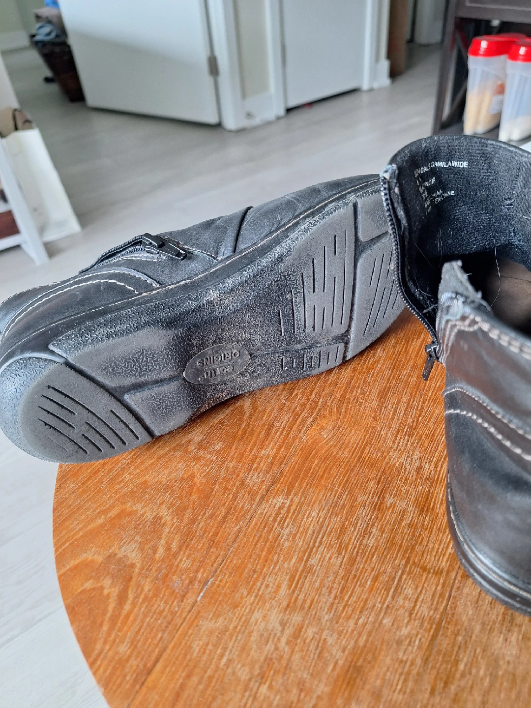Earth Origins Black Leather Ankle Boots - Size 8 - photo 5