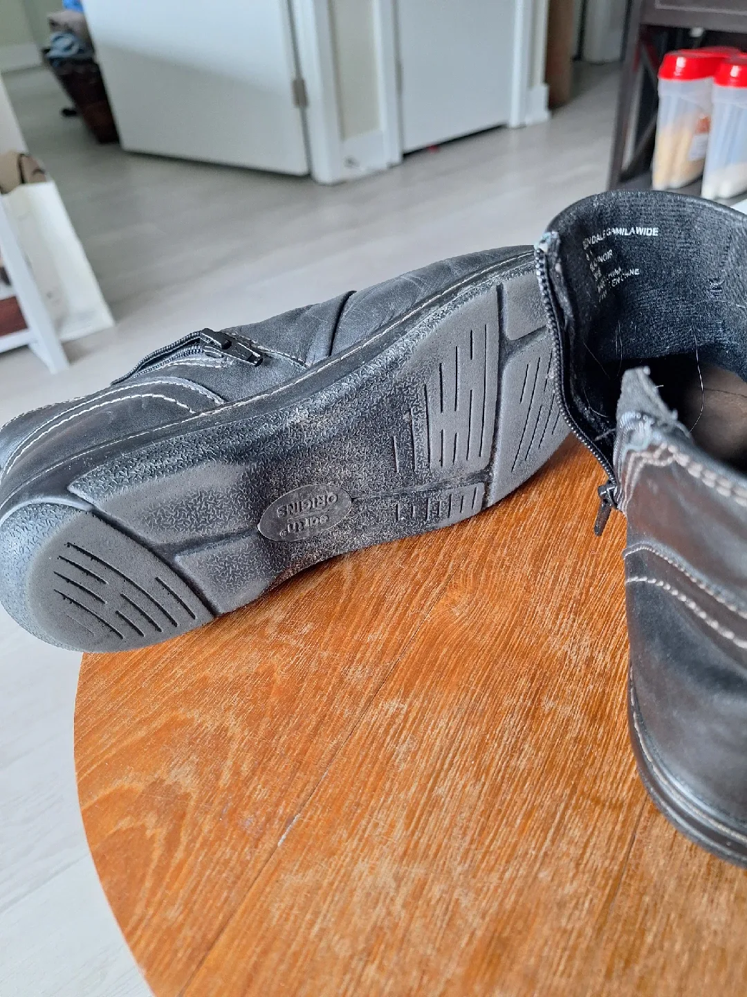 Earth Origins Black Leather Ankle Boots - Size 8 image indicator(5)